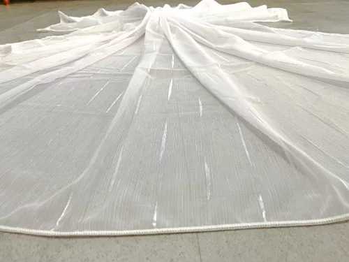 Kész luxus függöny fehér alapon ezüst pálcás 300x260cm