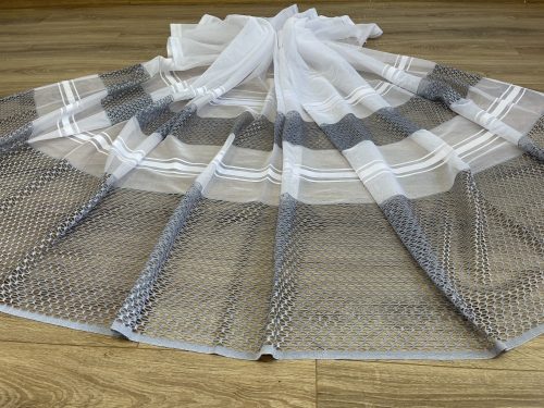 Kész függöny fehér alapon szürke lyukacsos csíkos 300x200cm