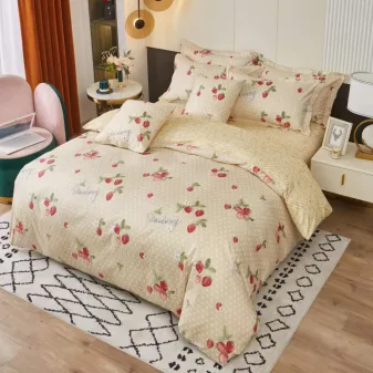   Garden bézs alapon eper mintás ágyneműhuzat garnitúra 3 részes