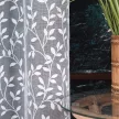 Kész függöny fehér alapon fehér kis levelek A6 300x180cm