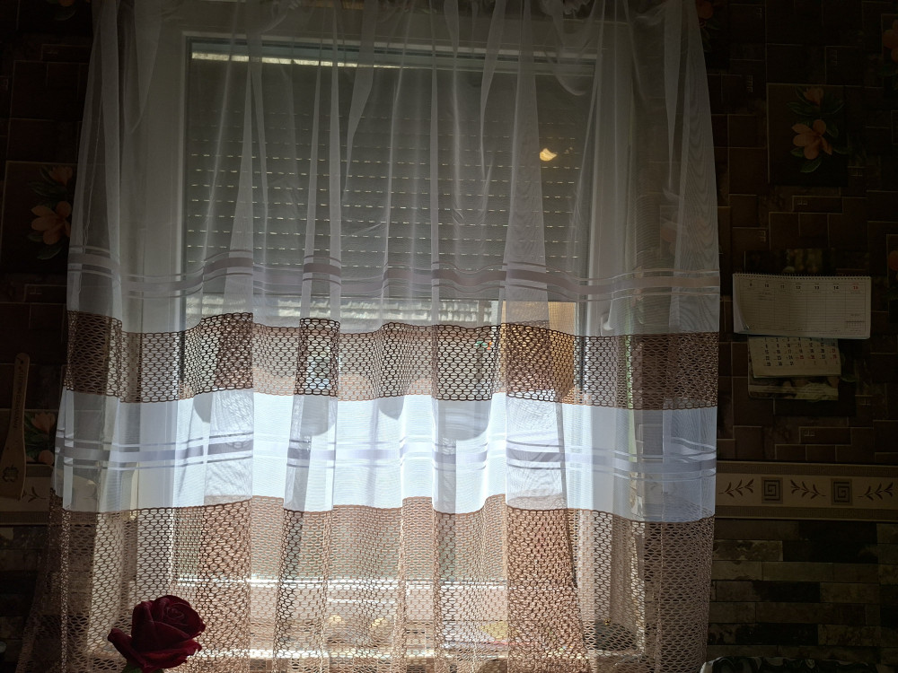   Kész függöny fehér alapon barna lyukacsos csíkos 300x180cm
