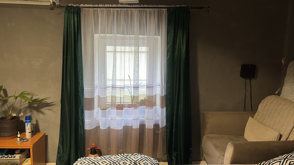   Kész függöny fehér alapon barna lyukacsos csíkos 300x180cm
