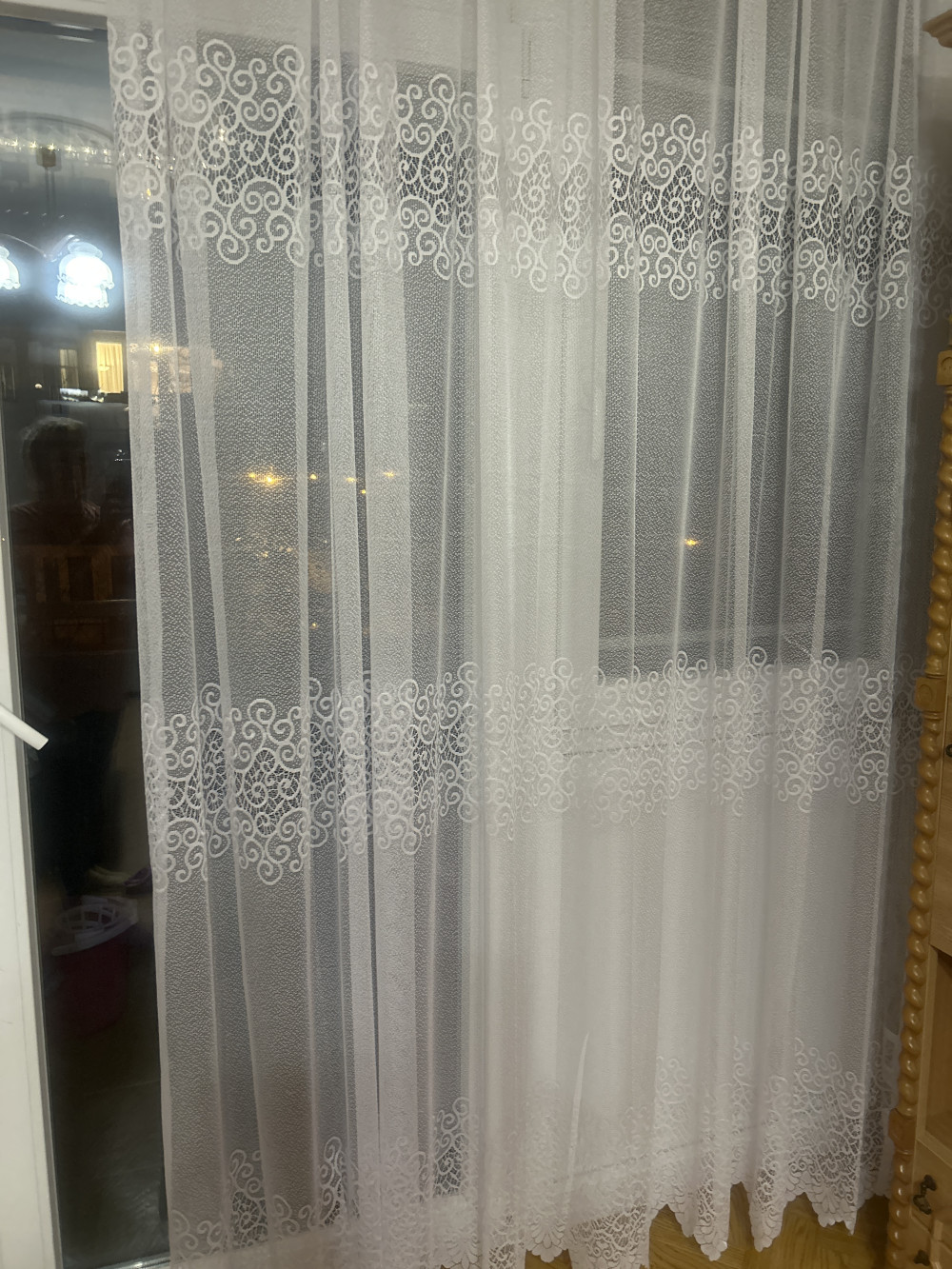 Kész függöny fehér alapon fehér vizilufi 300x250cm