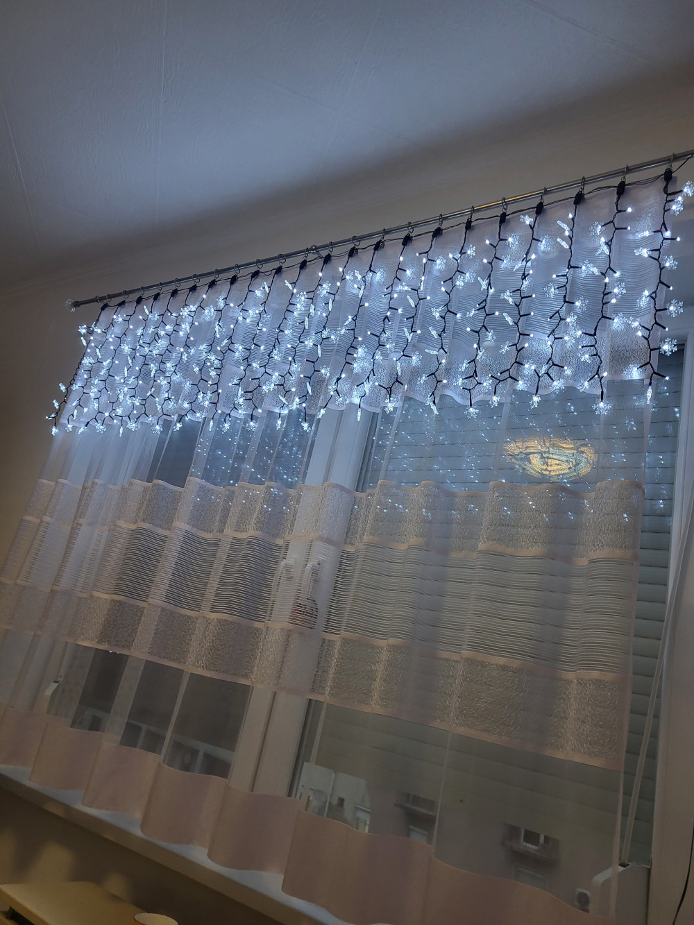 Kész függöny fehér alapon fehér csíkos 500x150cm